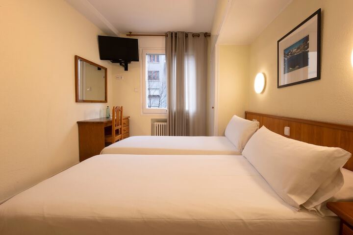 Room 6 of 37