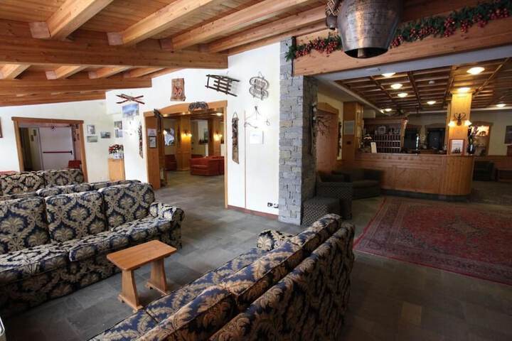 Hotel Interior 9 of 38
