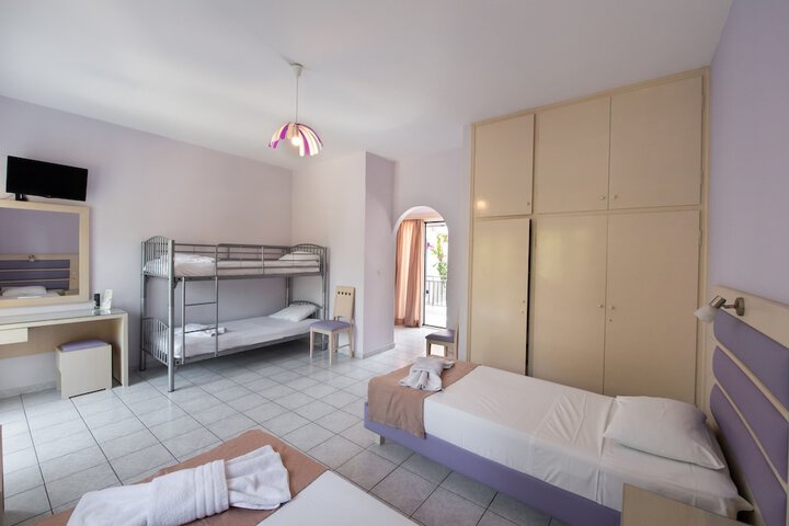 Room 25 of 105