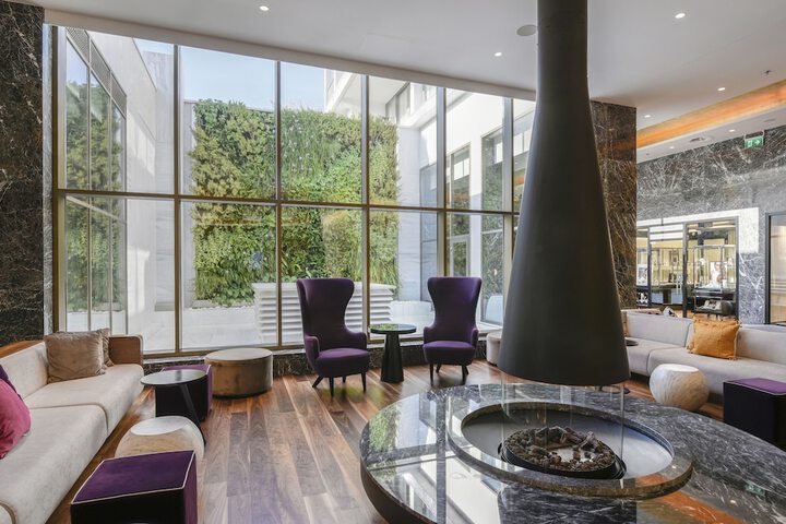 Entrance & Lobby