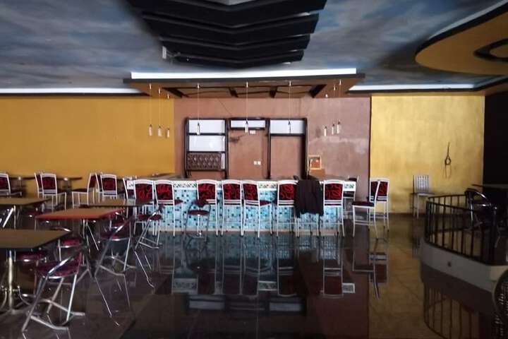 Lounge 11 of 14