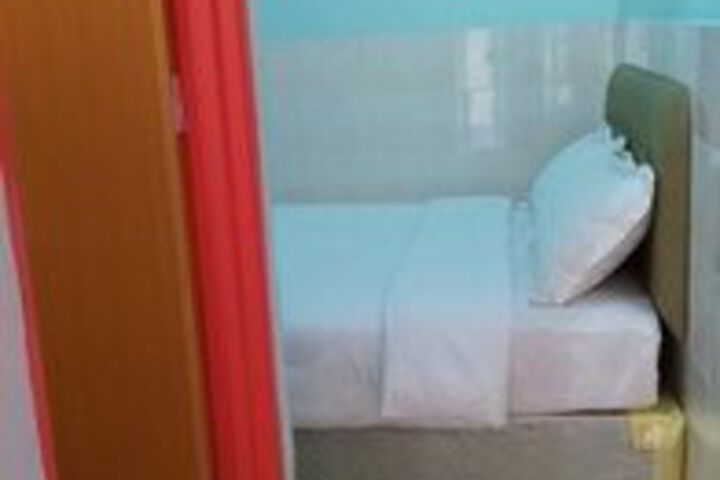Room 10 of 27
