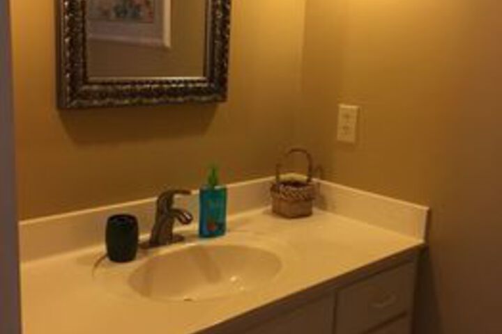 Room 4 of 27