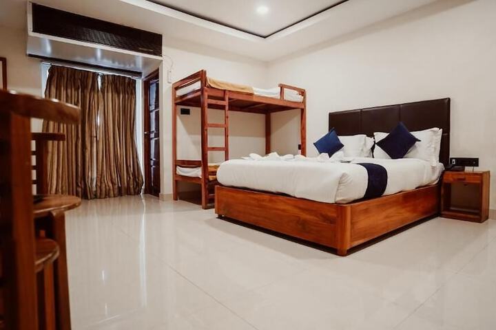 Room 11 of 32