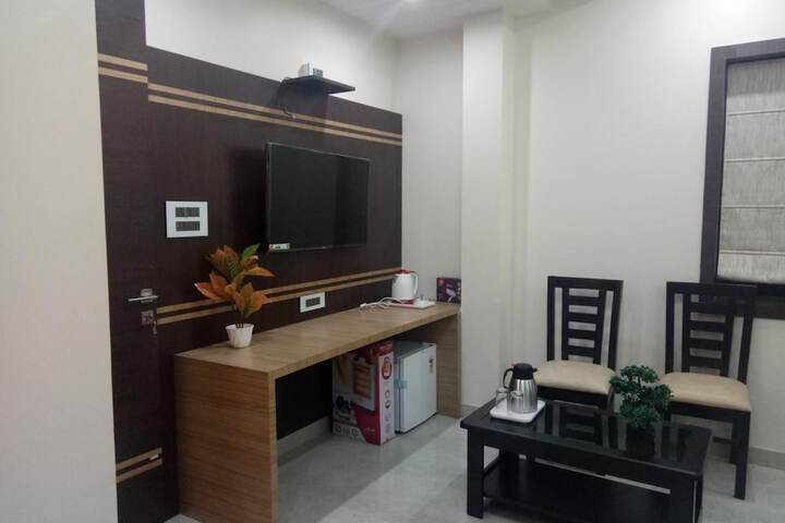Room 33 of 60
