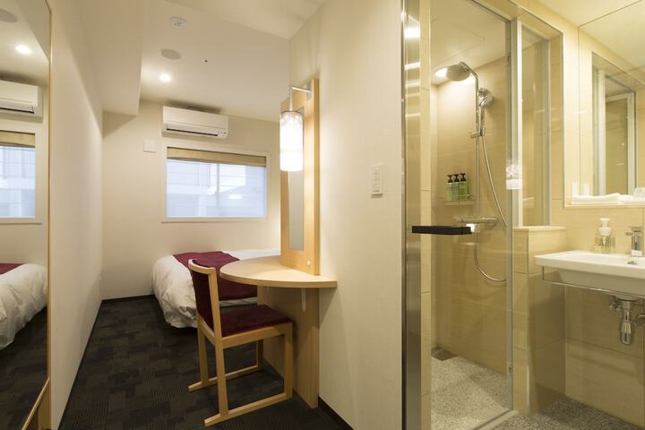 Room 7 of 68