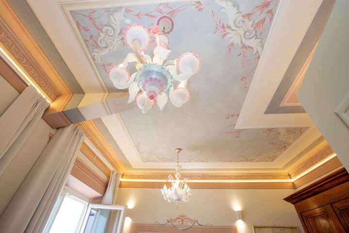 Room 3 of 90