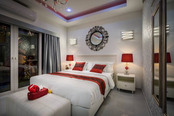Room 9 of 32