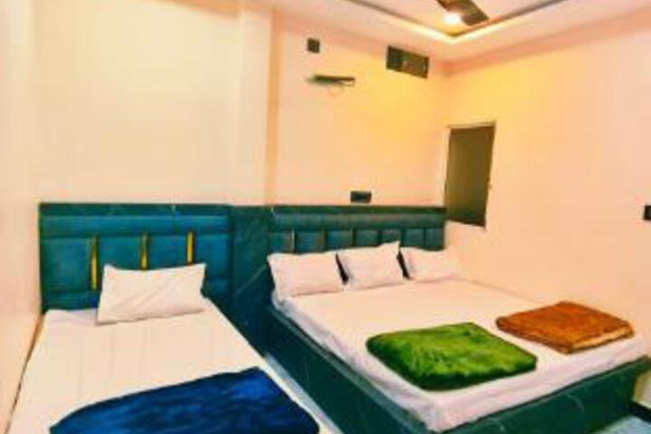 Room 4 of 4