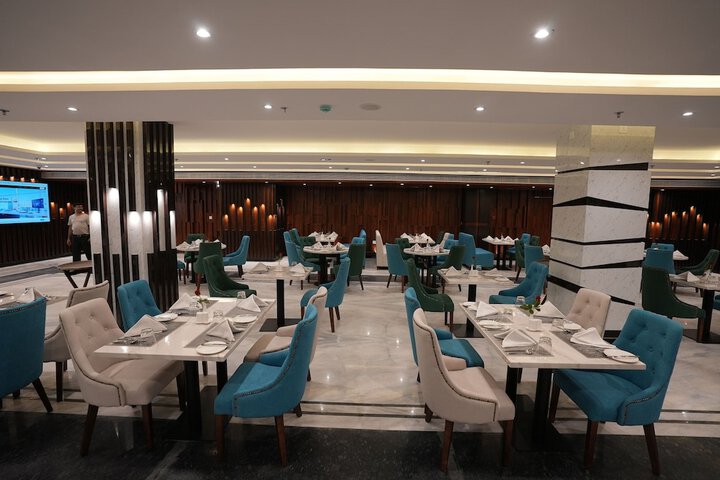 Dining 16 of 19