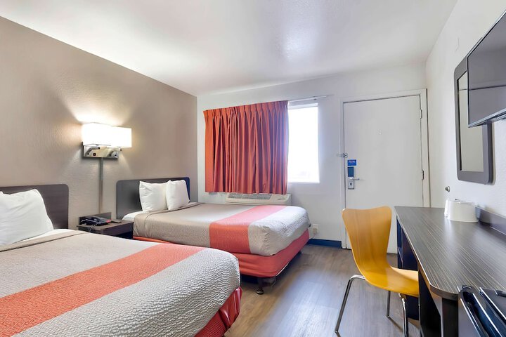 Room 13 of 24
