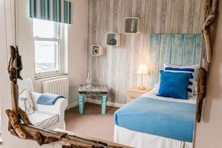Room 4 of 37
