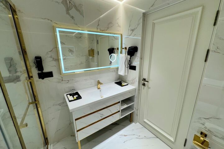 Room 32 of 57