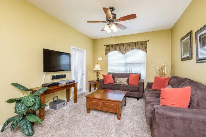 Room 2 of 33