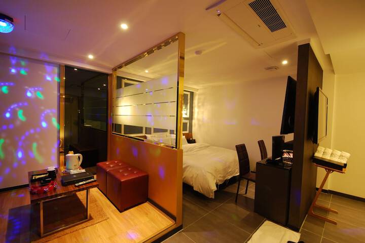 Room 27 of 44