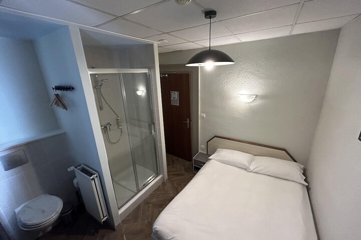 Room 50 of 81