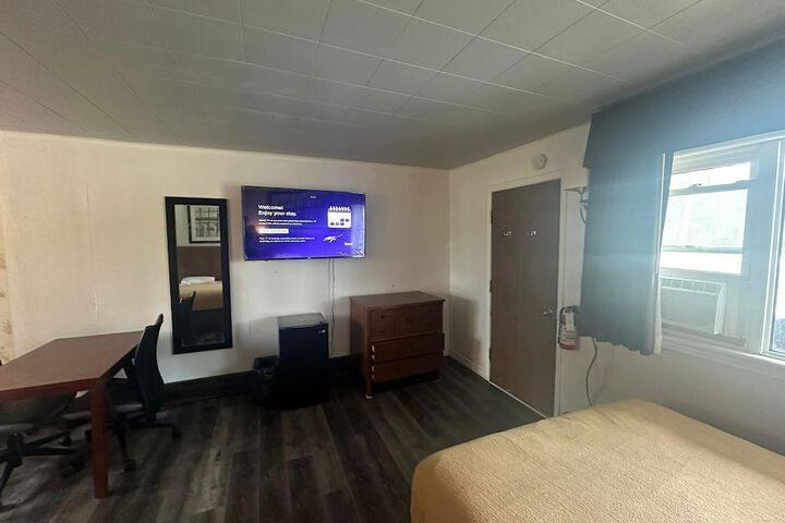 Room 13 of 42