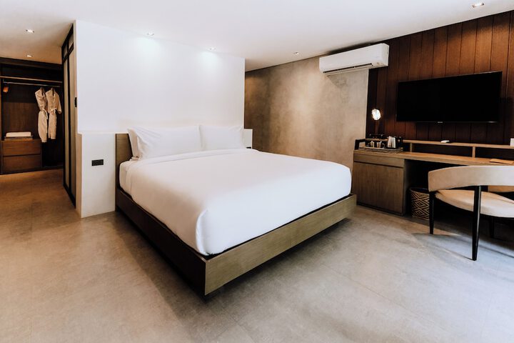 Room 34 of 104