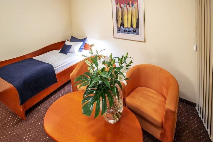 Room 12 of 38