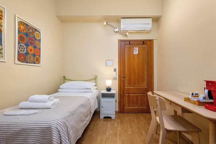 Room 6 of 43