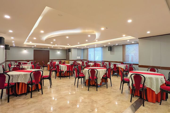 Ballroom/Hall 63 of 75