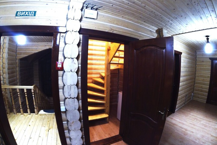 Room 11 of 76