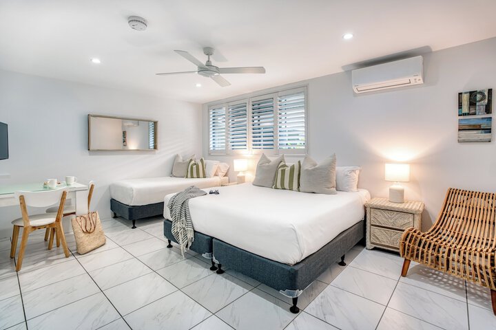 Room 8 of 190