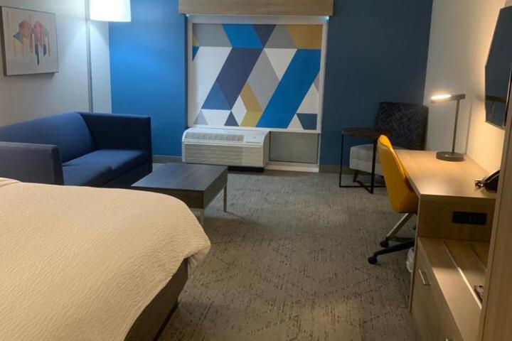 Standard | King Bed (2 of 8)