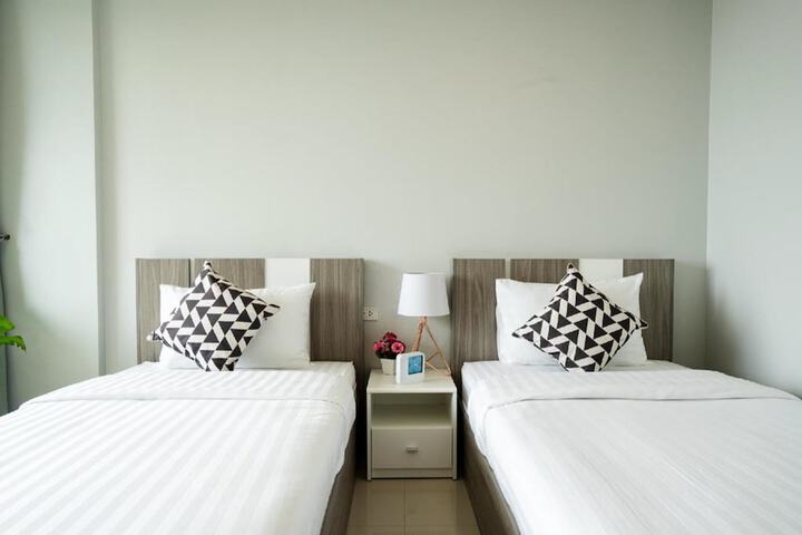 Room 5 of 32