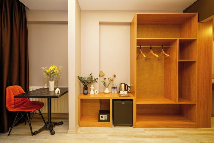 Room 8 of 35