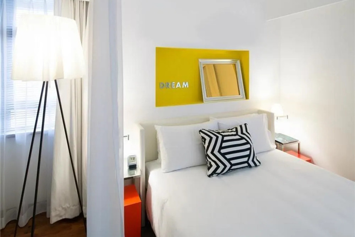 Room 5 of 28