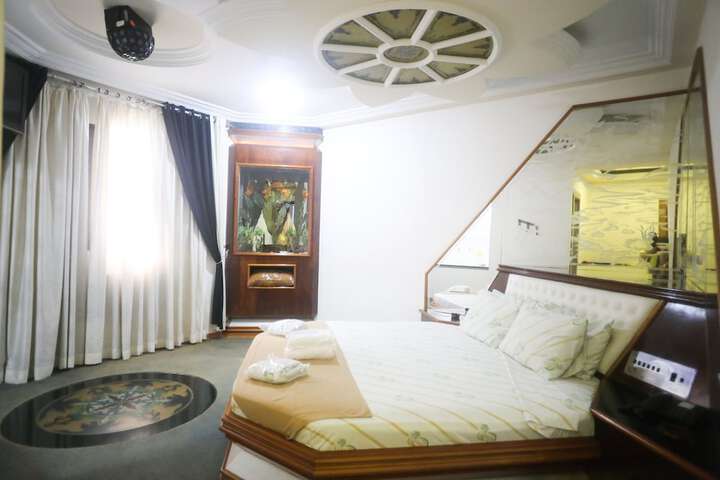 Room 3 of 23
