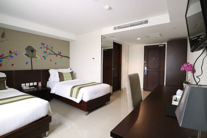 Room 9 of 31