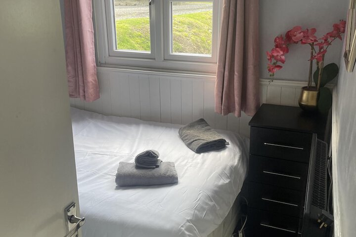Room 2 of 27