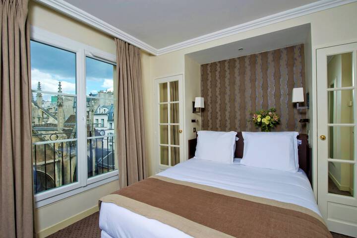 Room 9 of 42