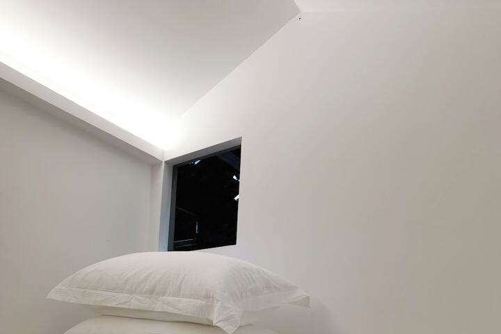 Room 99 of 223