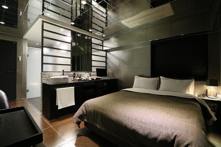 Room 18 of 29