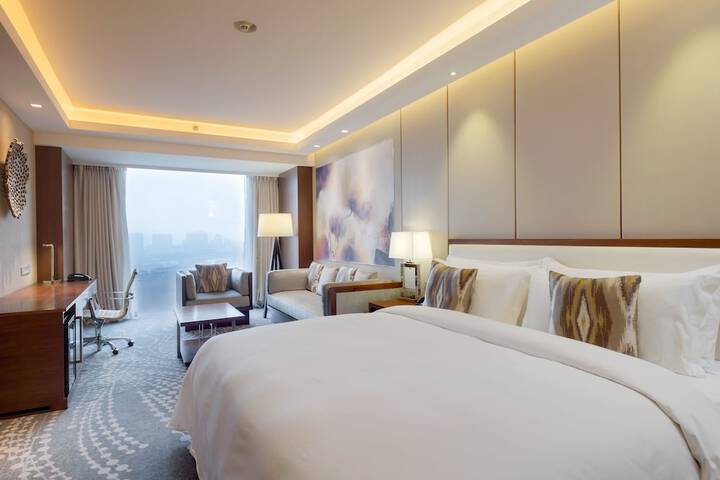 Room 4 of 126