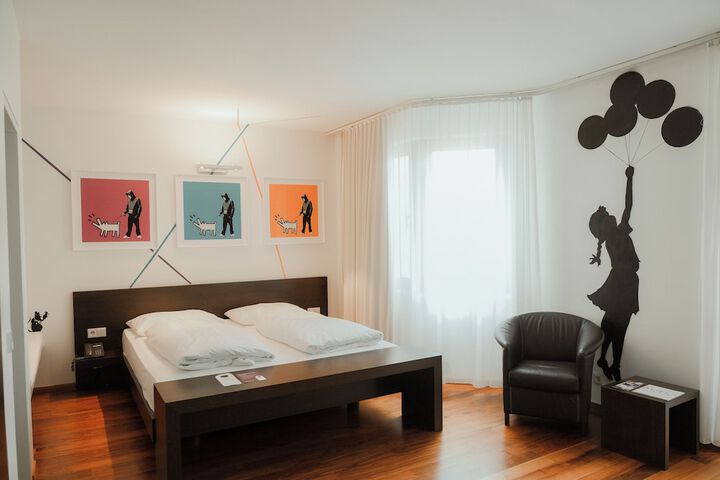 Room 45 of 102