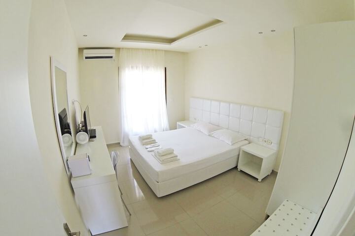 Room 5 of 52