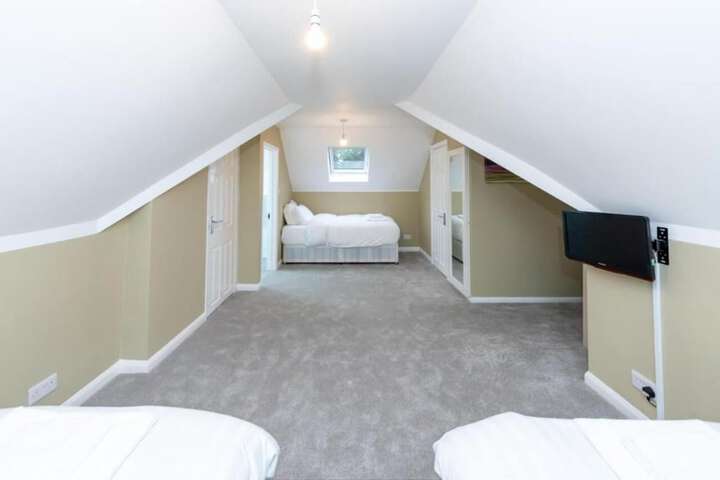 Room 10 of 34