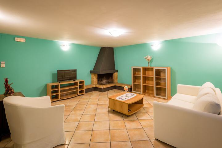 Room 28 of 49