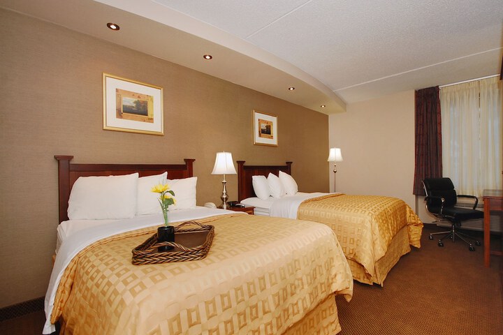 2 Double Beds (4 of 9)