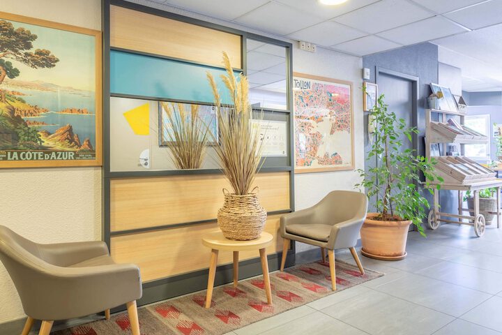 Entrance & Lobby