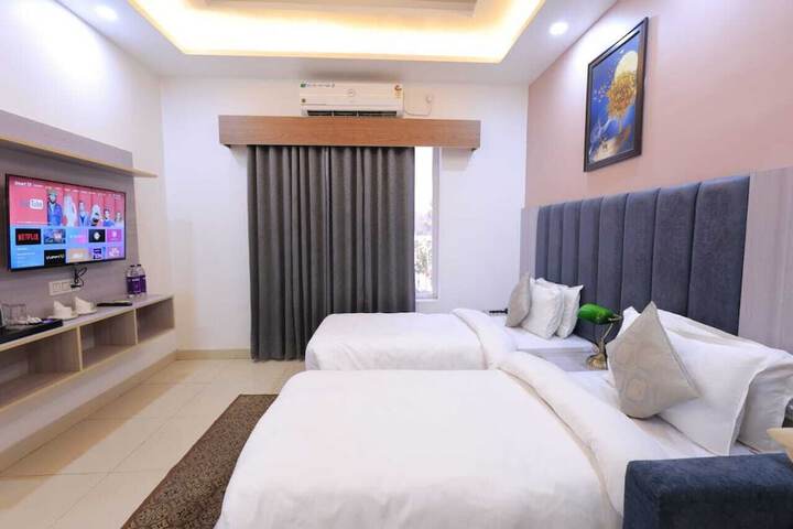 Room 8 of 22