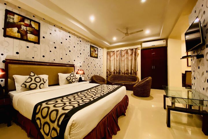 Room 15 of 28