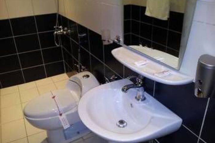 Room 4 of 17