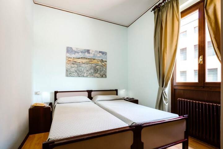 Room 7 of 33