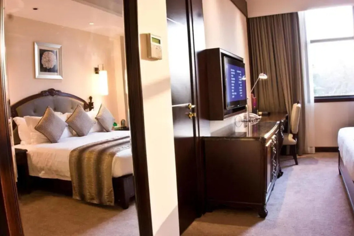 Room 2 of 19