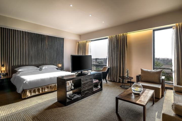 Room 6 of 44